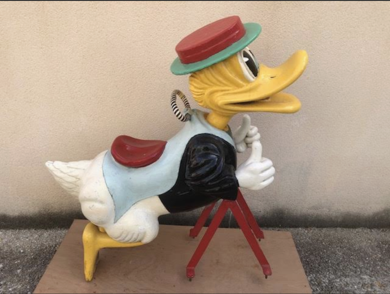 Lire la suite à propos de l’article DONALD au Canotier
